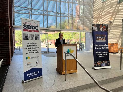 Rep. Davids releases new Job Seekers Guide at press conference